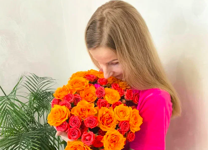 Фото Розы, тюльпаны и мимоза: жительницы Новосибирска показали праздничные букеты к 8 Марта 4